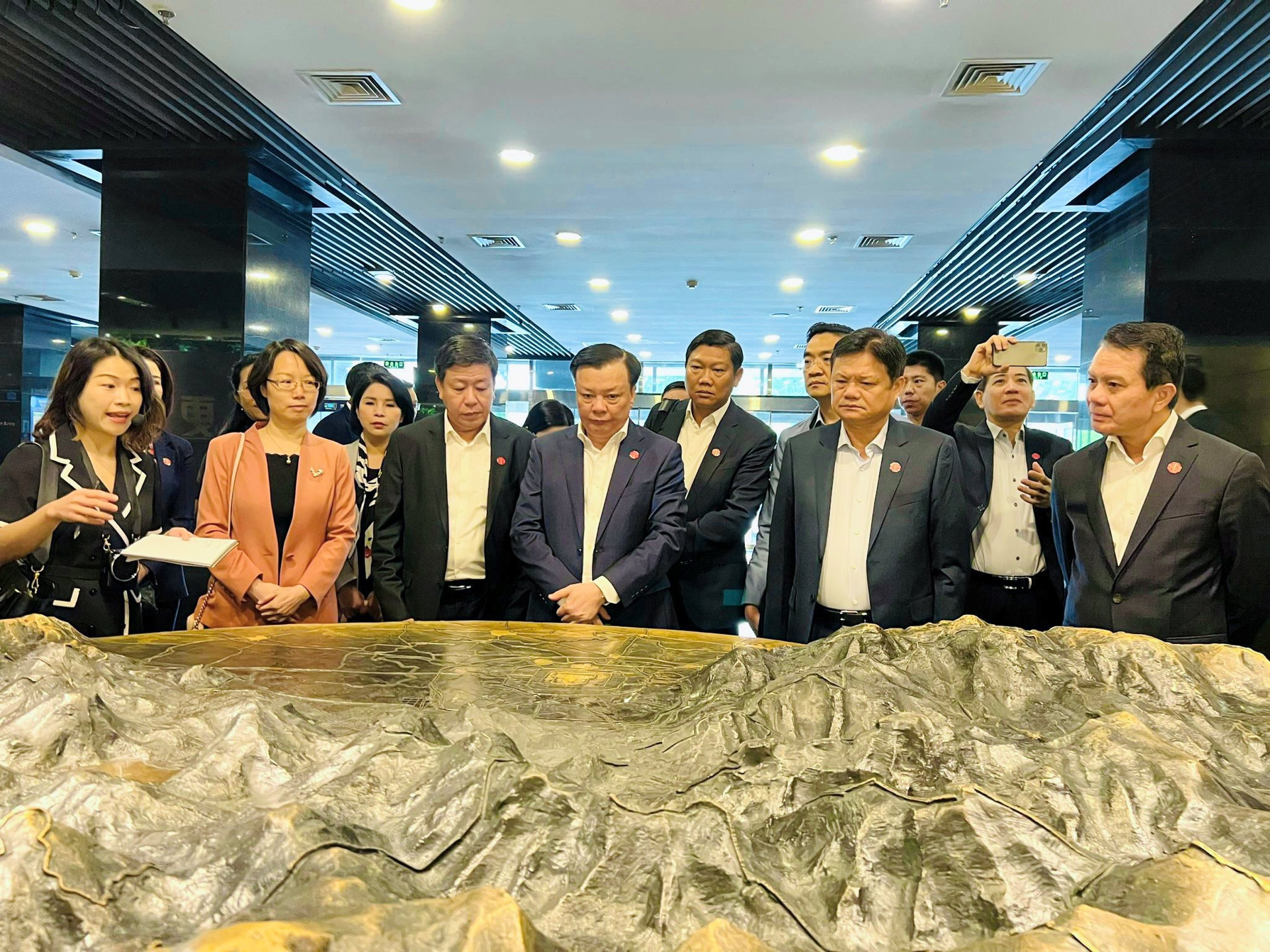 Đoàn đại biểu thành phố Hà Nội tham quan một số mô hình quản lý, phát triển đô thị tại Bắc Kinh (Trung Quốc)