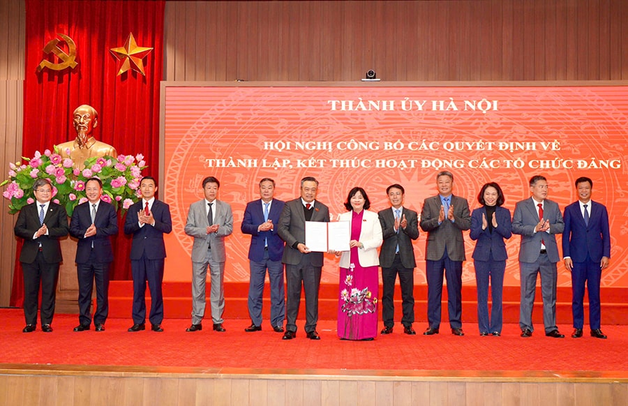 Gương mẫu xây dựng chính quyền tinh, gọn, mạnh, hiệu năng, hiệu lực, hiệu quả