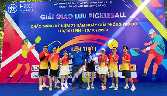 Sôi nổi Giải giao lưu Pickleball chào mừng kỷ niệm 71 năm Ngày Giải phóng Thủ đô (10/10/1954-10/10/2025) do Văn phòng UBND thành phố Hà Nội chủ trì tổ chức.