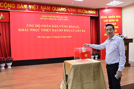 Sở Quy hoạch - Kiến trúc chung tay ủng hộ đồng bào vũng bão lũ, khắc phục thiệt hại do bão lũ gây ra