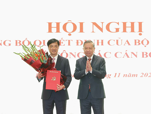 Bộ Chính trị điều động, phân công, chỉ định đồng chí Nguyễn Duy Ngọc giữ chức Bí thư Thành ủy Hà Nội