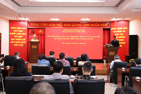 Sở Quy hoạch - Kiến trúc quyên góp ủng hộ đồng bào khắc phục thiên tai, bão lũ