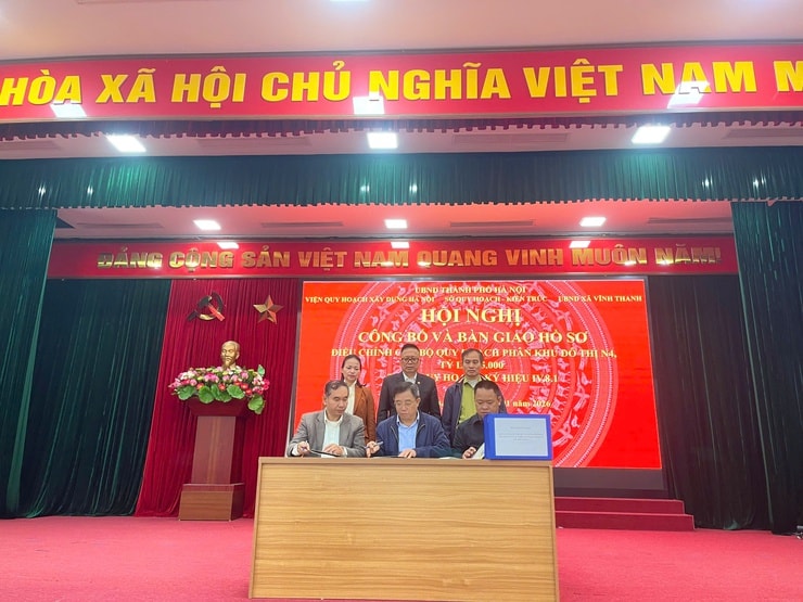 Vĩnh Thanh công bố, bàn giao hồ sơ điều chỉnh cục bộ quy hoạch phân khu đô thị