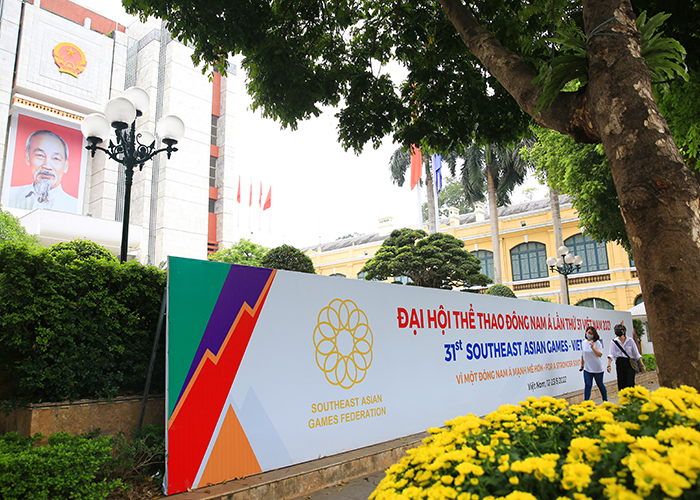 Thủ đô Hà Nội rực rỡ cờ hoa chào mừng SEA Games 31